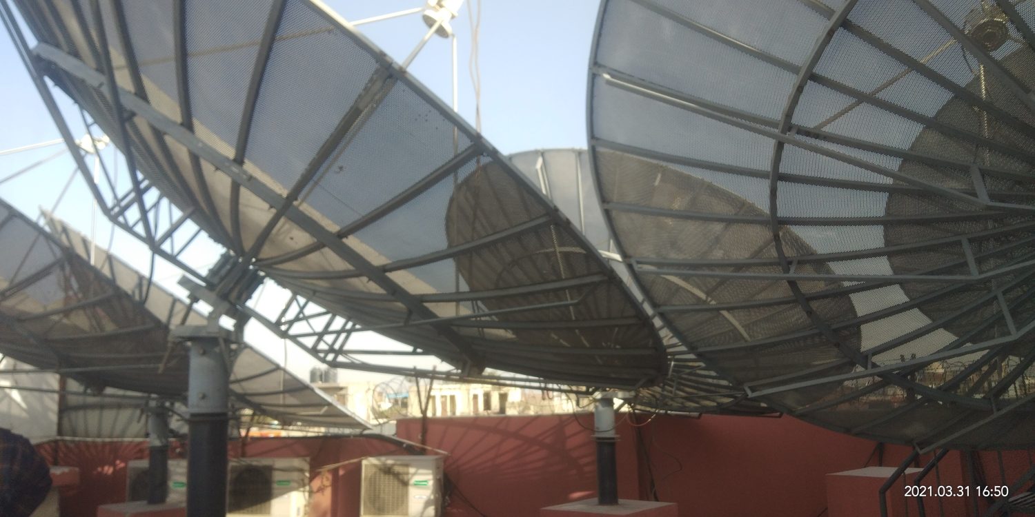Satellite downlink antennas